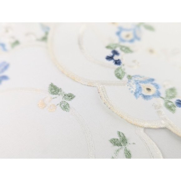 White Floral Table Linens Set of 4 Embroidered Spring Flowers Springtime Runner - Picture 7 of 10